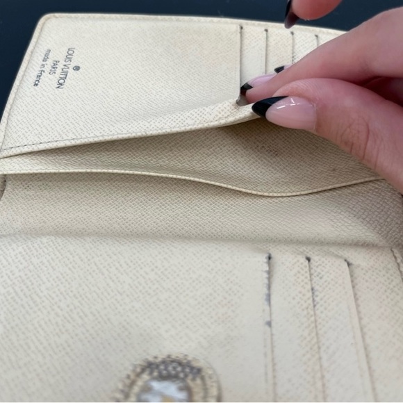 ✨Authentic Louis Vuitton White Damier Leather Wallet - Picture 6 of 11